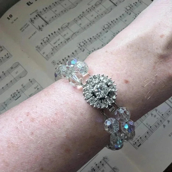 Elegant Crystal Beaded Necklace - Picture 9 of 14